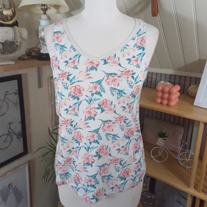 Débardeur blanc à motifs fleurs, Promod, taille 38