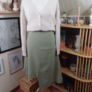 Jupe verte à pois, taille 46