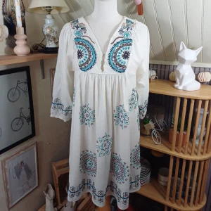 Robe blanche brodée, Antik Batik,taille 36