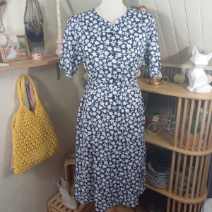 Robe bleue et blanche, Afibel, taille 46