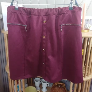 Jupe prune,taille XL