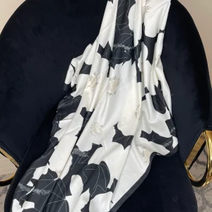 CARRÉ DE SOIE FLOWER NOIR